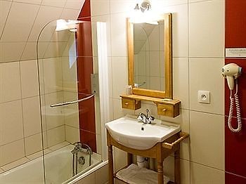 Auberge Du Cheval Blanc Chateaugiron Экстерьер фото