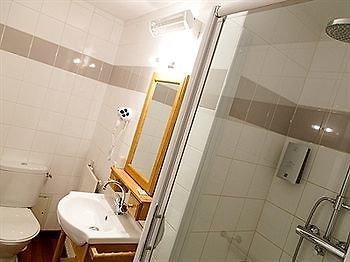 Auberge Du Cheval Blanc Chateaugiron Экстерьер фото